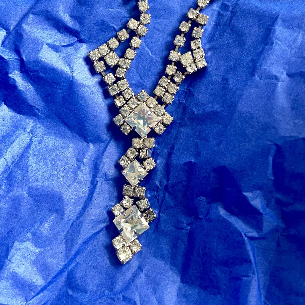 Chandelier style crystal necklace. Vintage